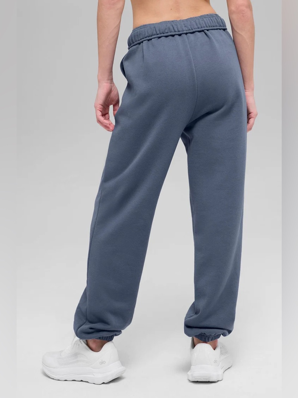 ALO YOGA | ✨NEW✨ Accolade Sweatpant in Bluestone - Picture 3 of 5